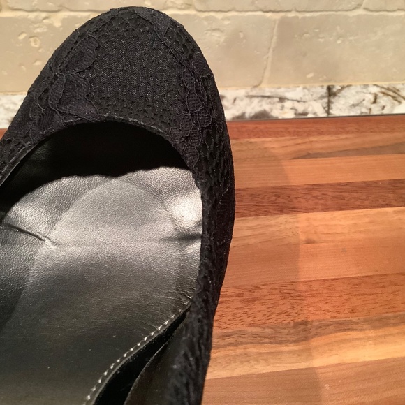 MOOTSIE TOOTSIE GLAM LACE AND SATIN PUMPS, BLACK, SIZE 8-1/2 - Picture 6 of 8